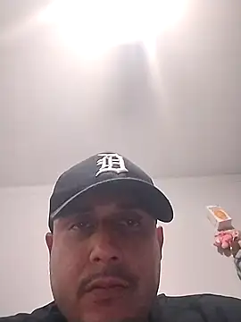 Snapshot of thickcocklatino chatting on October 2025 12:11:02 AM thickcocklatino online show from October 2025 12:11:02 AM