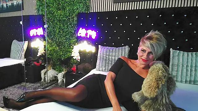InannaStar online show from October 2025 09:54:02 AM