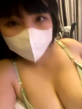 Snapshot of Onee-Chew chatting on December 2025 11:38:02 AM Onee-Chew online show from December 2025 11:38:02 AM