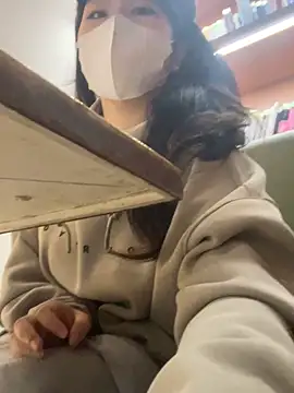 Snapshot of Onee-Chew chatting on November 2025 09:20:01 AM Onee-Chew online show from November 2025 09:20:01 AM