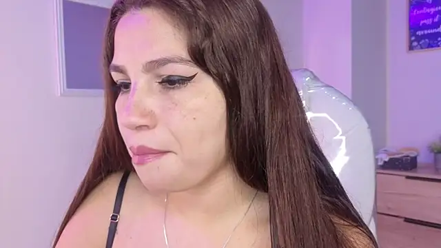 bluee hazell online show from November 2025 11:36:02 AM