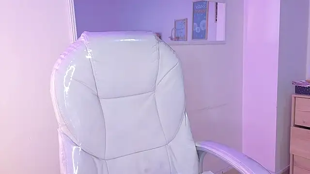 bluee hazell online show from October 2025 12:15:02 PM