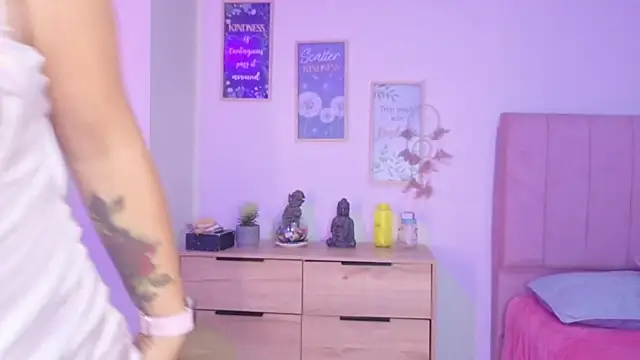 bluee hazell online show from October 2025 11:31:02 AM