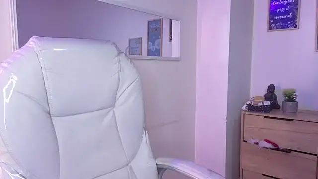 bluee hazell online show from January 2026 11:57:01 AM