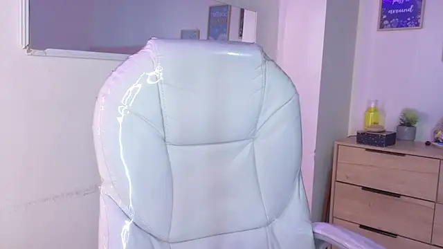 bluee hazell online show from April 2026 12:12:01 PM