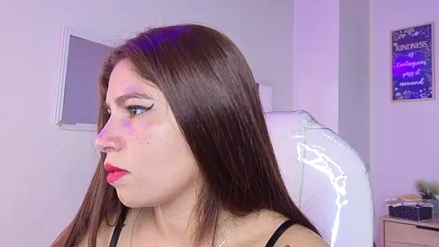 bluee hazell online show from February 2026 10:15:02 AM