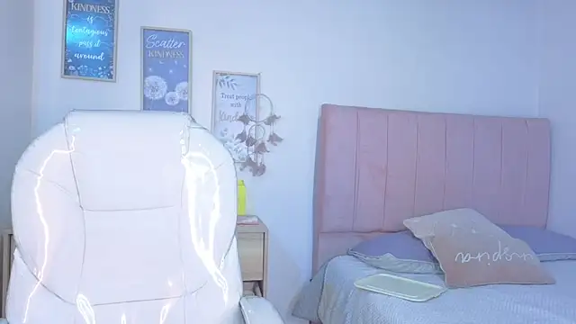 bluee hazell online show from November 2025 11:20:02 AM