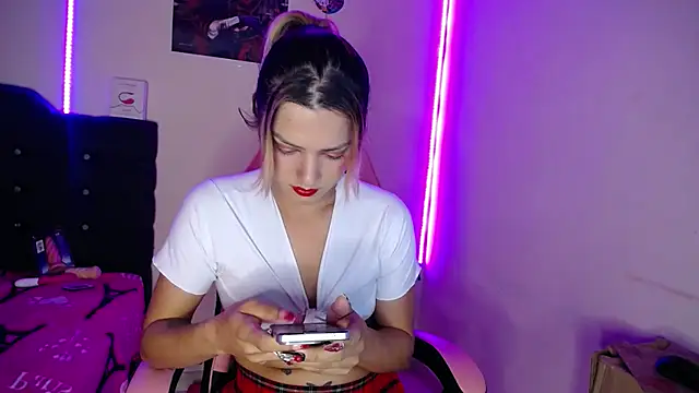yuliana 19 online show from October 2025 02:41:01 PM