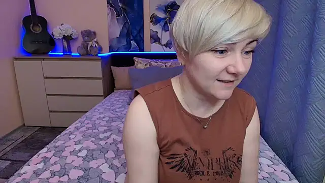 Snapshot of BlondPearl chatting on May 2026 07:56:02 PM BlondPearl online show from May 2026 07:56:02 PM
