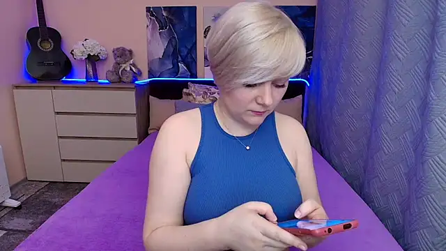 Snapshot of BlondPearl chatting on May 2026 11:29:02 AM BlondPearl online show from May 2026 11:29:02 AM