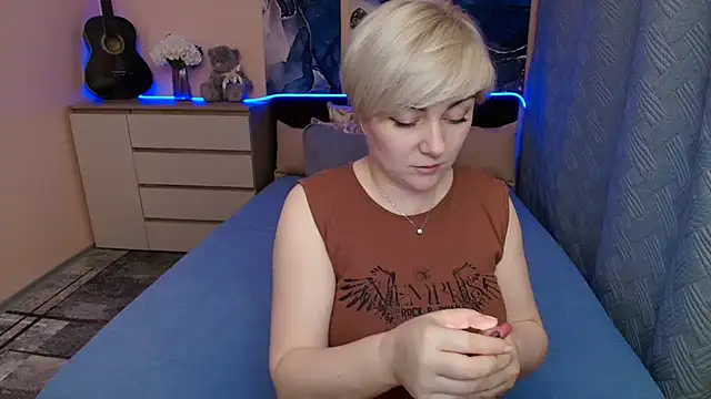 BlondPearl online show from June 2026 08:43:01 PM
