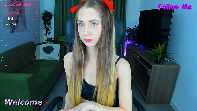 Snapshot of GrayceWild chatting on January 2025 11:48:01 AM GrayceWild online show from January 2025 11:48:01 AM