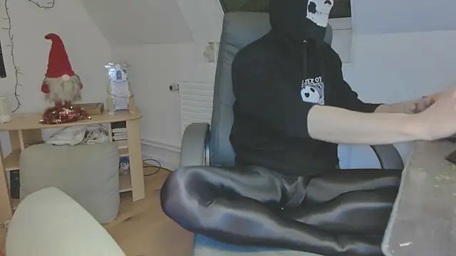 Nyl0nnickb0y online show from January 2026 07:32:02 PM