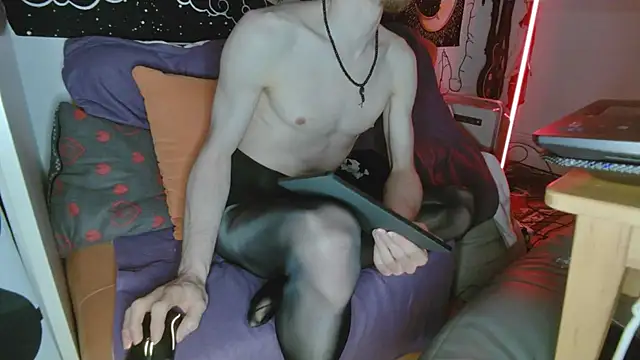 Nyl0nnickb0y online show from June 2026 07:20:01 PM