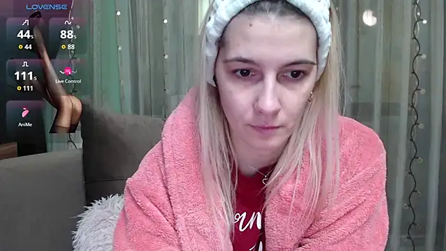 Snapshot of lovingfeetheels chatting on September 2025 05:58:01 AM lovingfeetheels online show from September 2025 05:58:01 AM