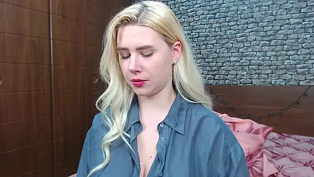 CuteBlondeMe online show from March 2025 06:00:02 PM