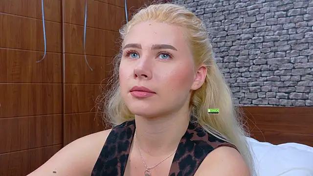 CuteBlondeMe online show from December 2025 06:51:01 PM