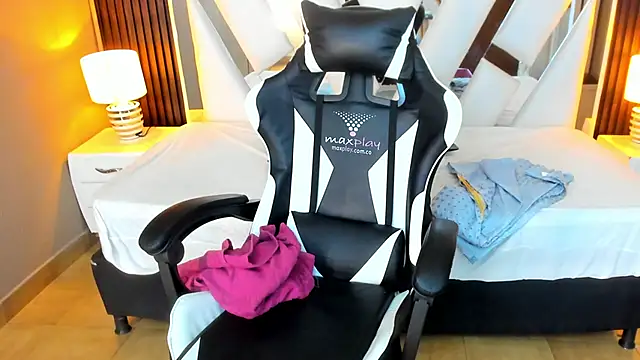 Linda4Petite online show from October 2025 06:08:02 PM