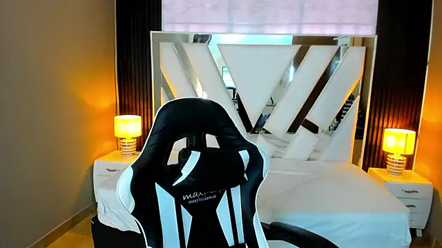 Linda4Petite online show from November 2025 01:15:02 PM