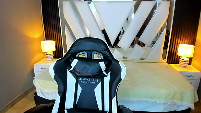 Linda4Petite online show from February 2026 06:06:01 PM