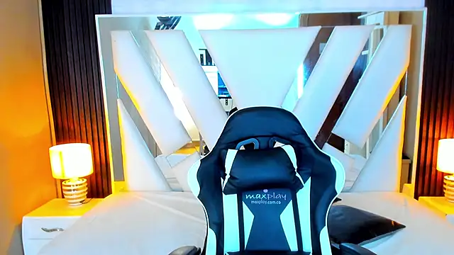 Linda4Petite online show from October 2025 06:18:02 PM