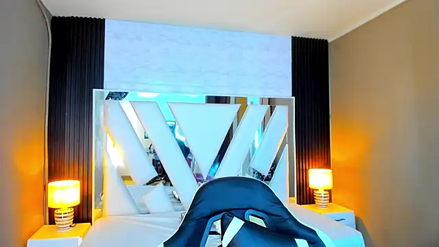 Linda4Petite online show from November 2025 06:22:02 PM