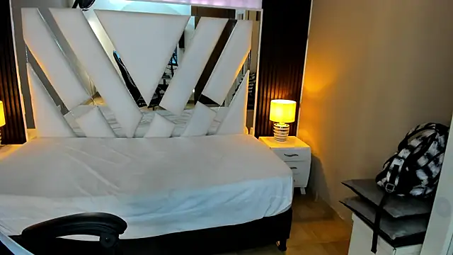 Linda4Petite online show from February 2026 01:09:01 PM