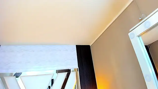 Linda4Petite online show from November 2025 05:57:01 PM