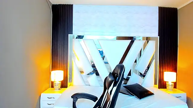 Linda4Petite online show from October 2025 06:21:01 PM