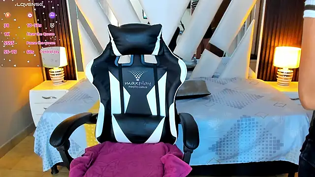 Linda4Petite online show from September 2025 06:24:01 PM