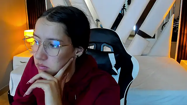 Linda4Petite online show from November 2025 01:23:01 PM