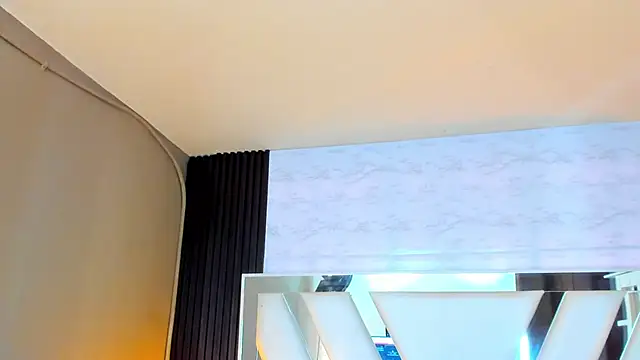 Linda4Petite online show from November 2025 06:00:02 PM