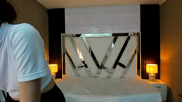 Linda4Petite online show from January 2026 06:25:02 PM