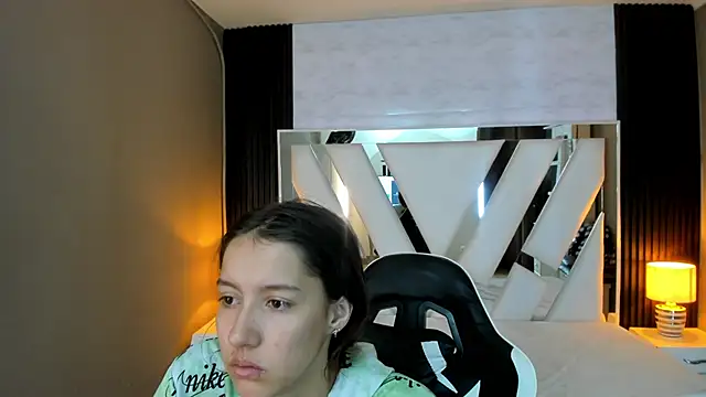 Linda4Petite online show from February 2026 01:35:02 PM