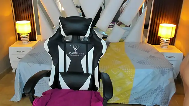 Linda4Petite online show from September 2025 06:31:02 PM