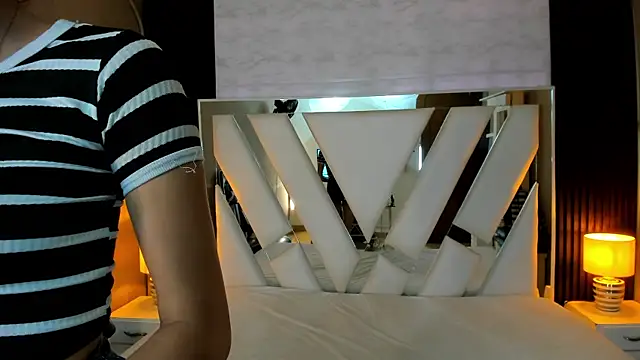 Linda4Petite online show from December 2025 06:11:02 PM