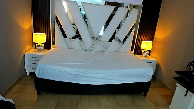 Linda4Petite online show from March 2026 05:58:01 PM