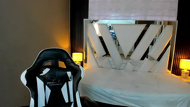 Linda4Petite online show from June 2026 06:35:01 PM
