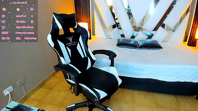 Linda4Petite online show from October 2025 06:09:02 PM