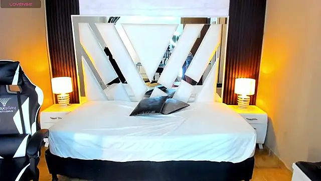 Linda4Petite online show from September 2025 06:21:02 PM