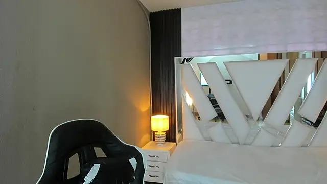 Linda4Petite online show from April 2026 01:45:02 PM