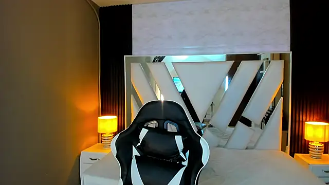 Linda4Petite online show from November 2025 06:22:01 PM