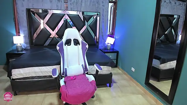 Linda4Petite online show from March 2025 09:35:01 PM