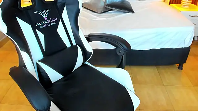 Linda4Petite online show from October 2025 06:09:01 PM