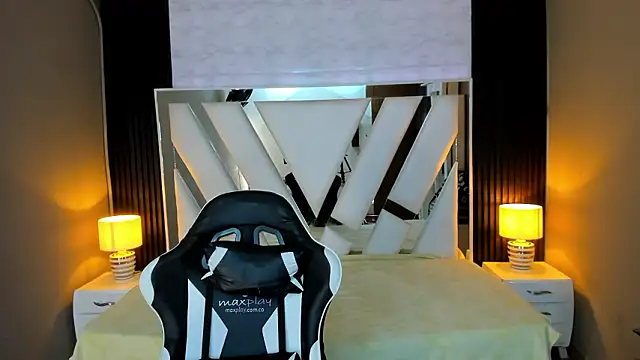 Linda4Petite online show from February 2026 06:19:02 PM