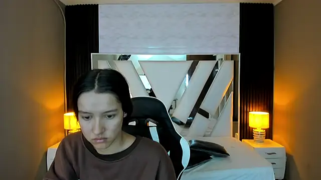 Linda4Petite online show from October 2025 01:11:01 PM