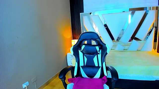 Linda4Petite online show from January 2026 06:33:01 PM