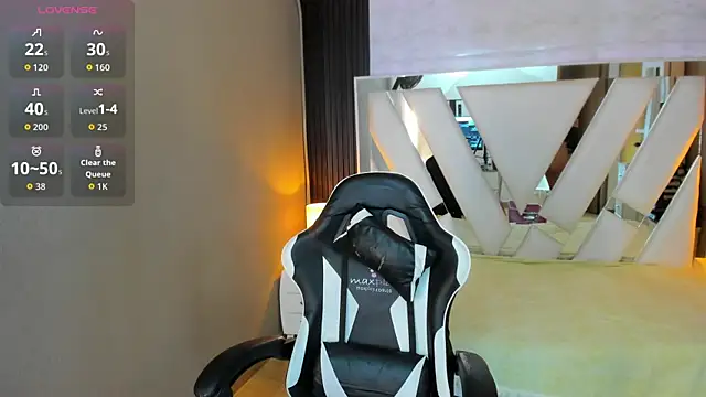 Linda4Petite online show from March 2026 06:42:01 PM