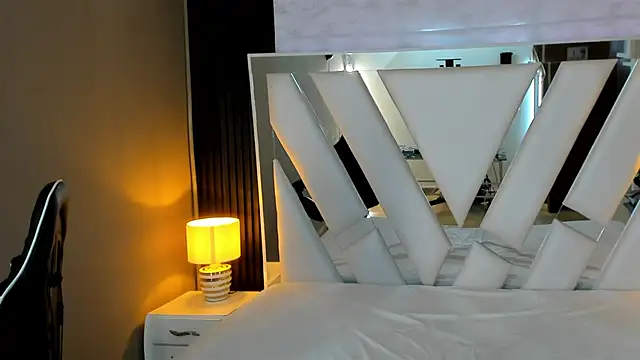 Linda4Petite online show from February 2026 05:56:02 PM