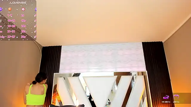 Linda4Petite online show from October 2025 06:19:02 PM